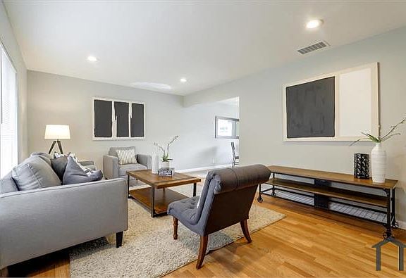 3rd image of 1543 Desdemona Ct