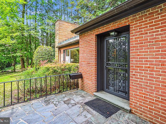 4th image of 9536 E Bexhill Dr