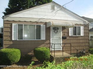 192 Holden Blvd, Staten Island, NY 10314