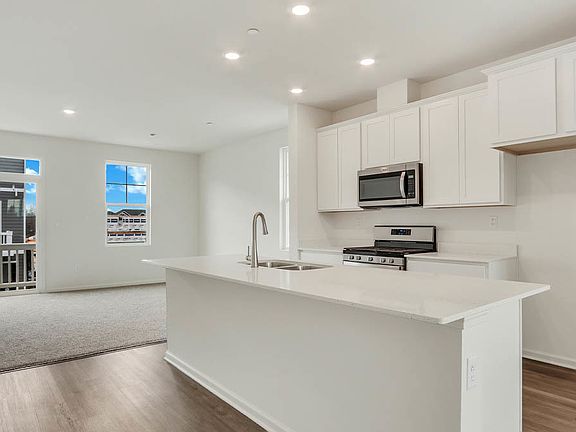4th image of 2357 Glacier St