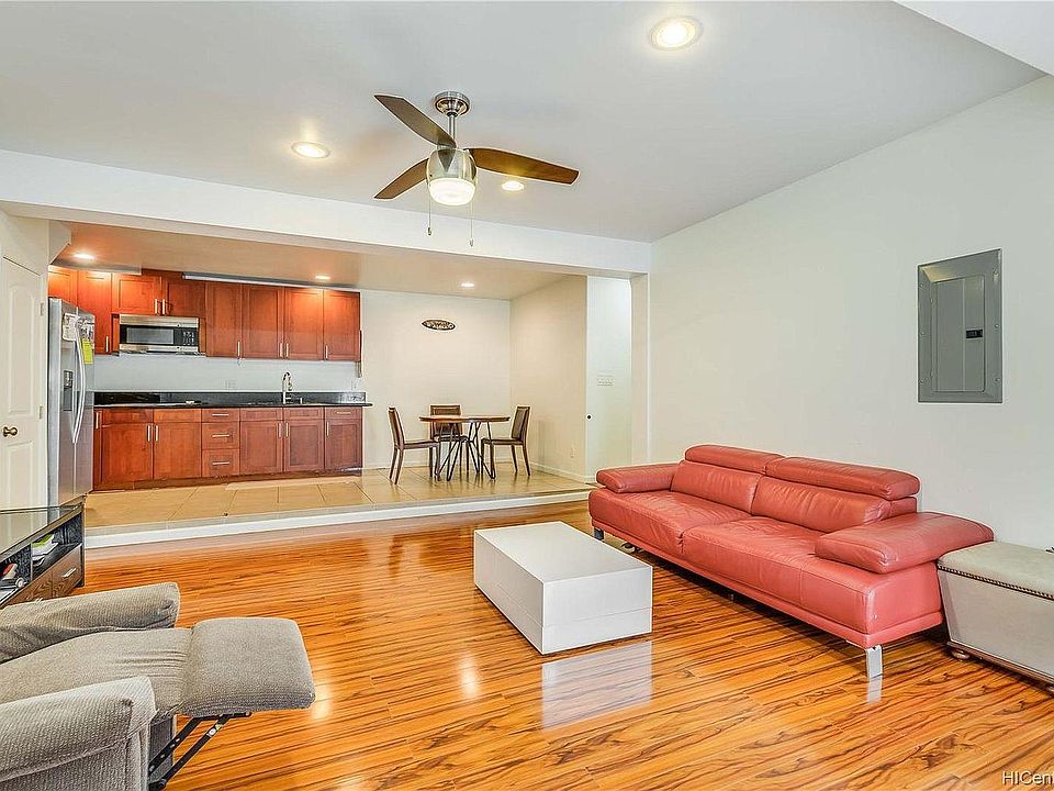 Living Room, highlighting hardwood floors
