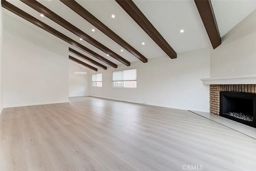 821 N Maple St — Photo 4