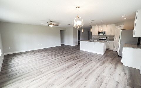 4th image of 1817 Marigold Ave