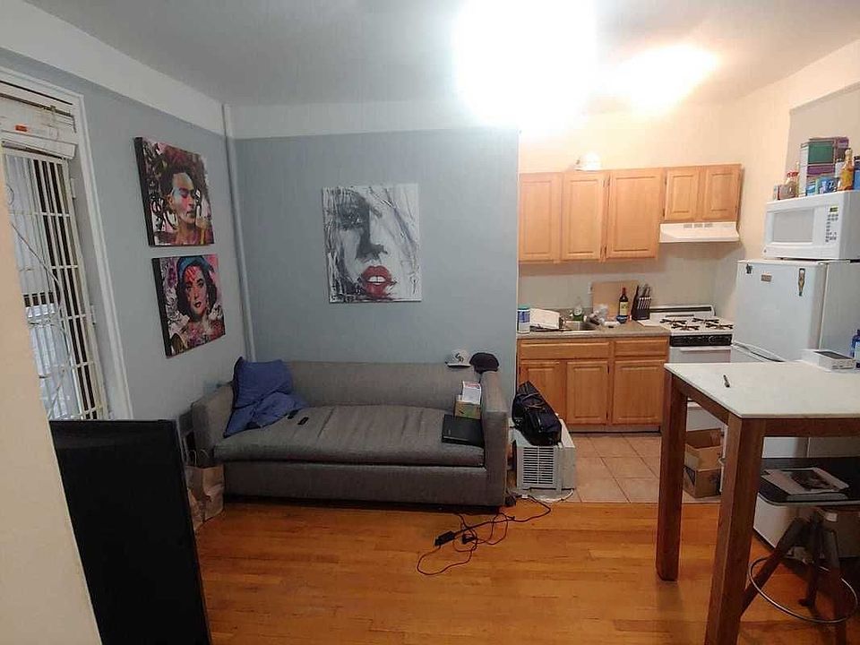 1st image of 425 W Broadway APT 4A