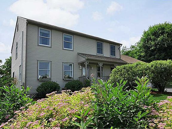 2nd image of 25 Dovetail Ln