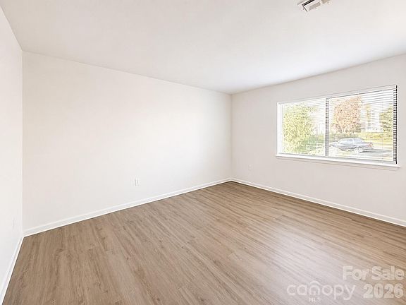 4th image of 4822 Spring Lake Dr APT D