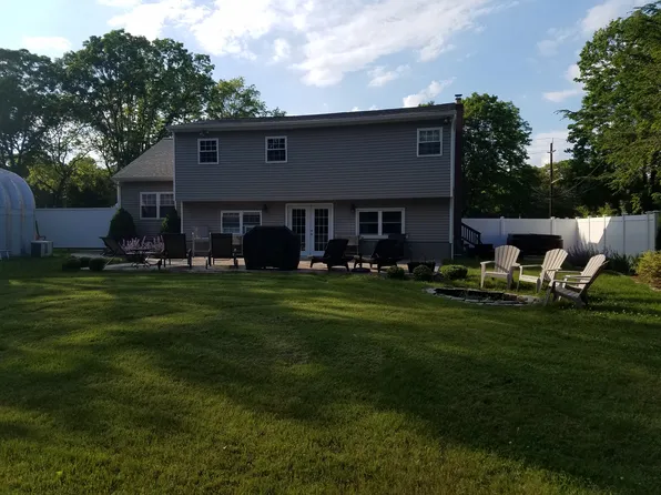 232 Granny Rd, Medford, NY 11763