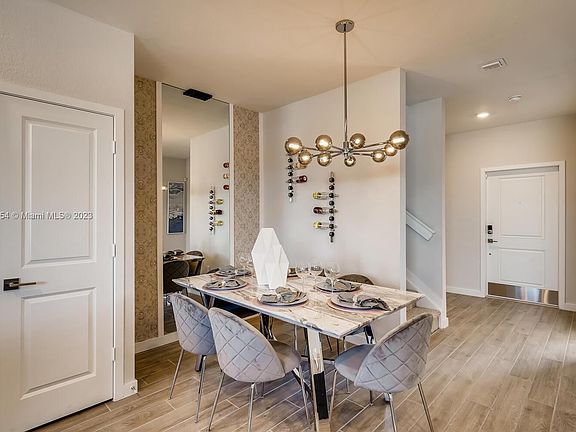2nd image of 1018 SE 23rd Ave #1018