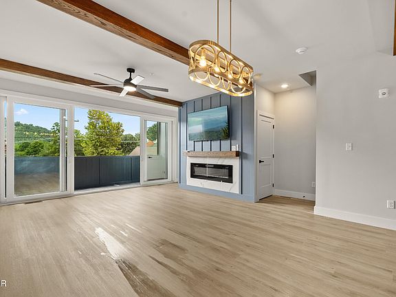 3rd image of 215 Circle Dr #6