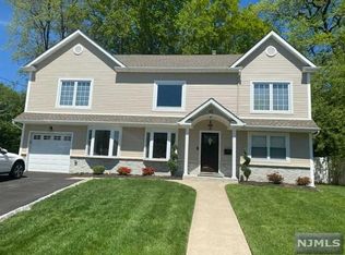 65 Clinton Park Dr, Bergenfield, NJ 07621