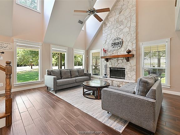 4th image of 462 Shady Creek Dr