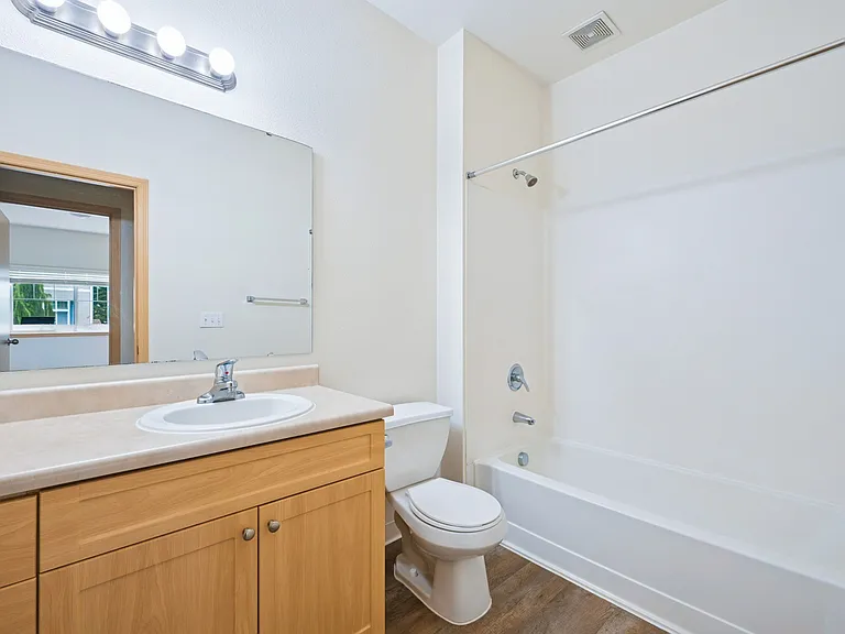 Abbey Rowe Apartments — Photo 23