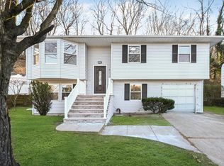 9 Harmony Lane, Glen Cove, NY 11542