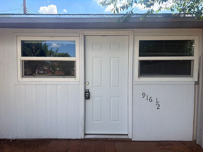916 W Plains Ave — Photo 3