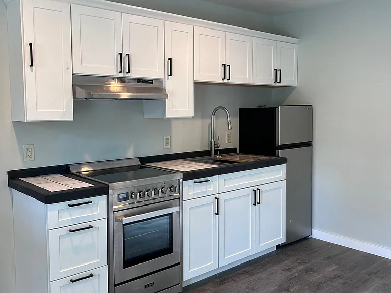 207 Simmons Ct #1-3 — Photo 3