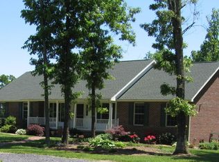 1086 Avondale Rd, Martinsburg, WV 25404