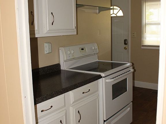 2nd image of 2100 W Parkway Dr