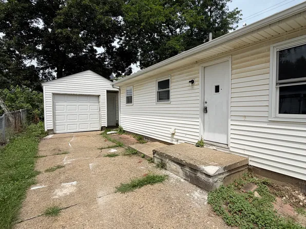 2402 17th St SW, Canton, OH 44706