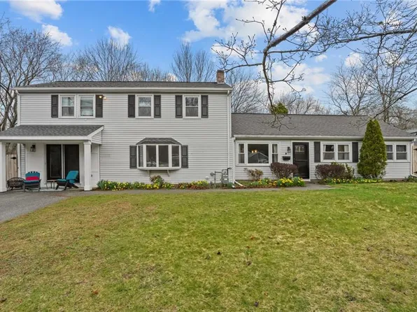 9 Rosedale Ave, Barrington, RI 02806