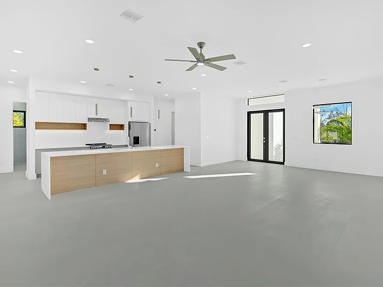 10065 Memphis St — Photo 10