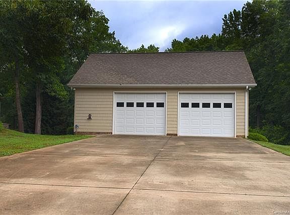 3rd image of 210 Arroyo Dr