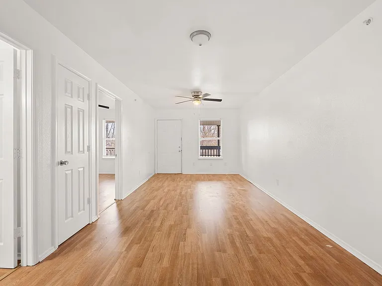Flat Rock Creek Apartments — Photo 39