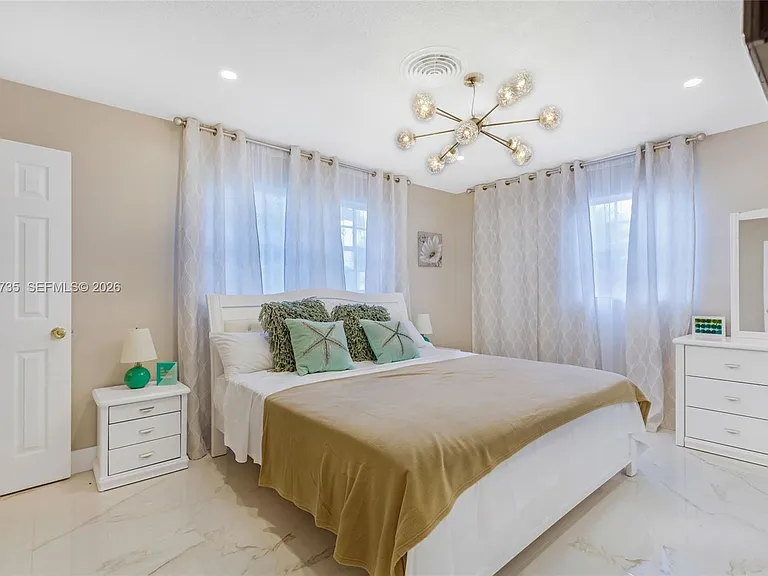 1960 Coral Reef Dr — Photo 30