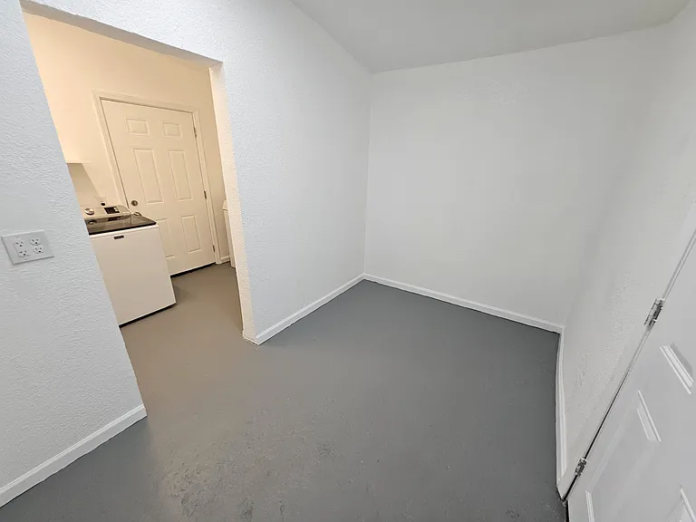 320 Locust Ave — Photo 35