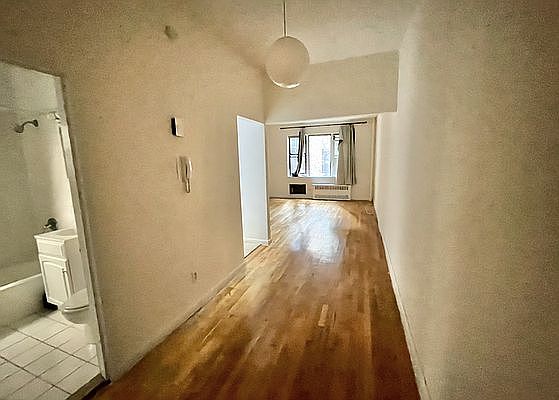 3rd image of 202 W 82nd St APT 2E