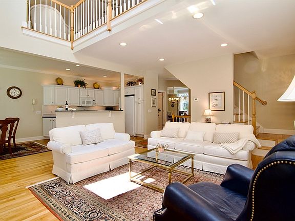 5th image of 17 Spruce Dr Unit 17