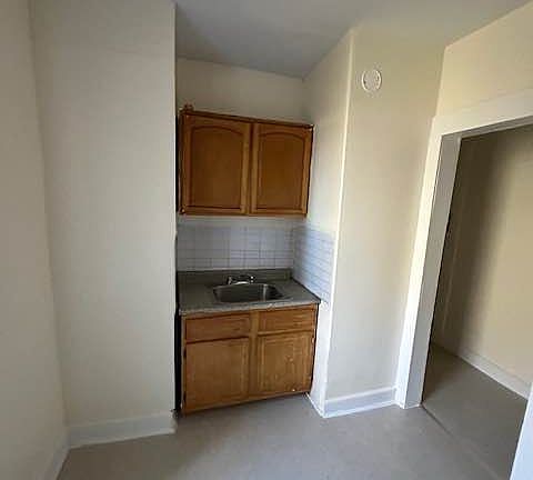 4th image of 811 Crotona Park N #C2