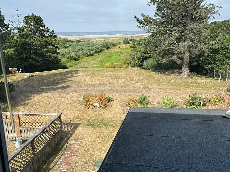 Beach walking access from fenced yard
View from downstairs deck