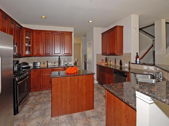 5th image of 119 Wooded Creek Dr