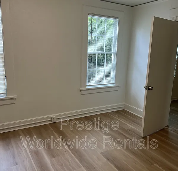 2823 Lee St — Photo 4