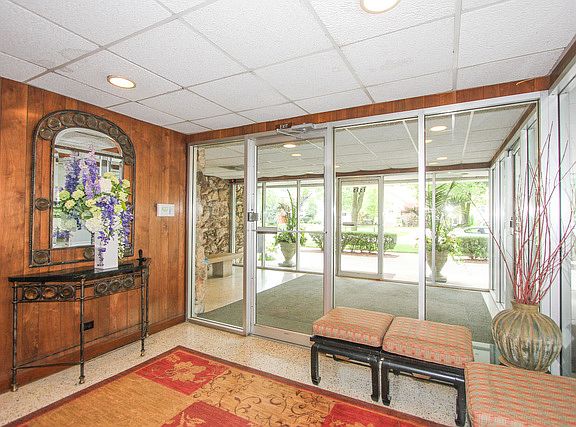 4th image of 1535 Park Ave APT 305