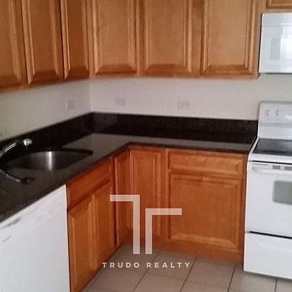 2nd image of 6120 N Kenmore Ave