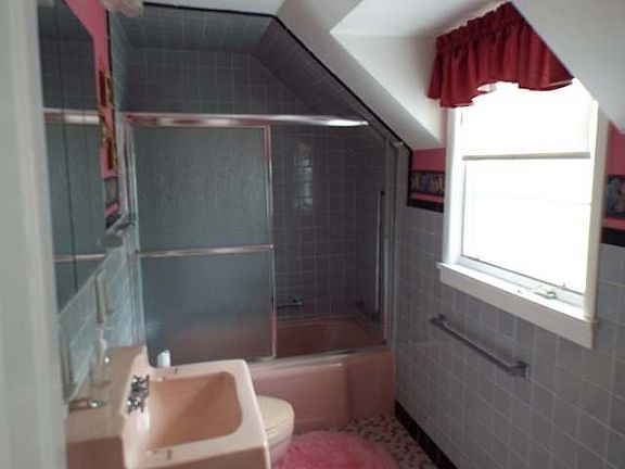 4th image of 1256 N Superior St