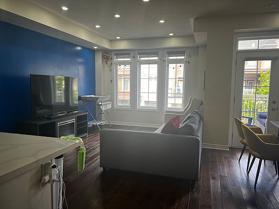 2nd image of 2435 Greenwich Dr