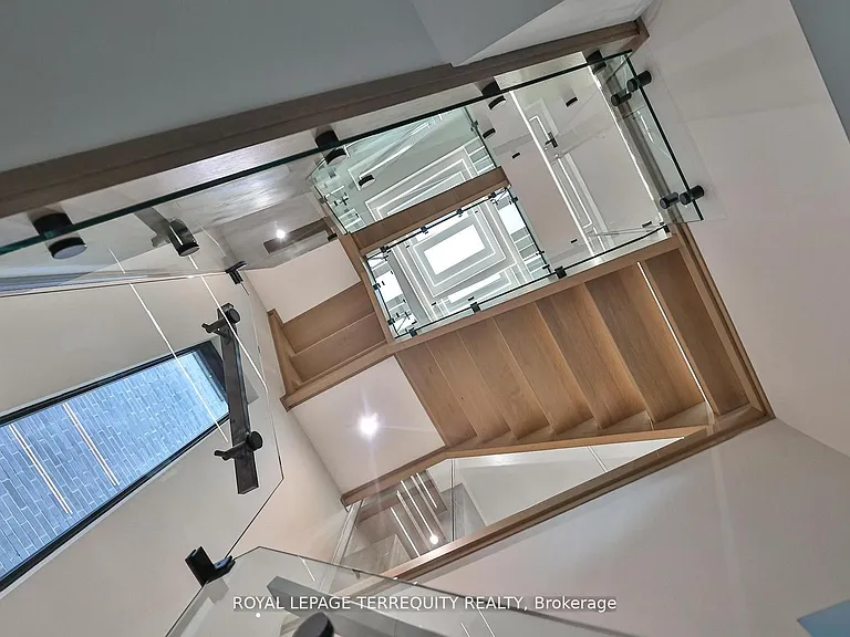 741 Woburn Ave — Photo 36