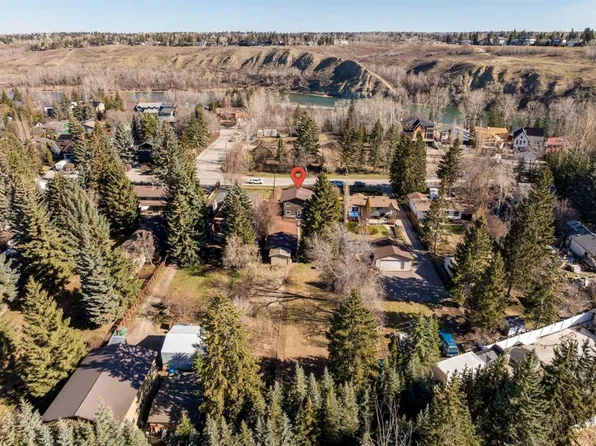7223 NE Bow Cres NW, Calgary, AB T3B 2C9