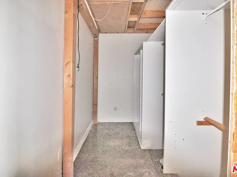 215 W 7th St #1404 — Photo 23