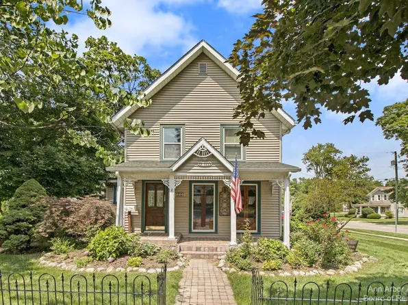 237 E Middle St, Chelsea, MI 48118