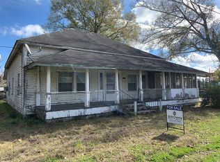 305 NE Pearl St, Collins, GA 30421