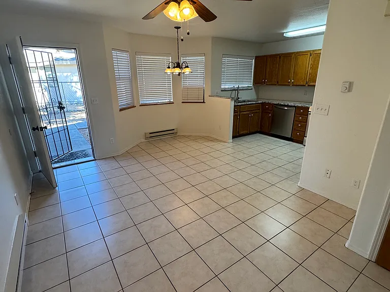 3214 N Victor Rd — Photo 2