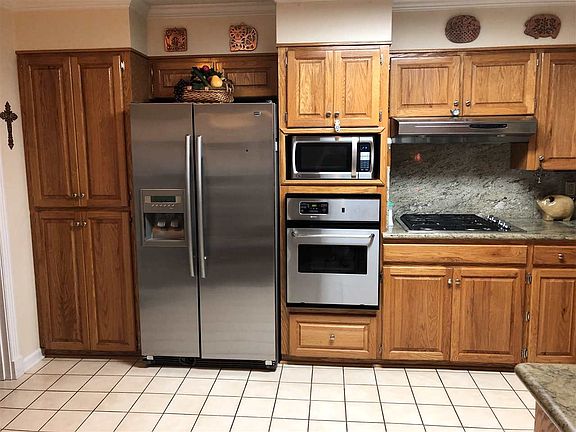 3rd image of 203 Raywood Dr