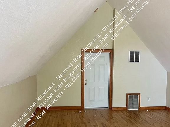 4th image of 2632A N Bartlett Ave