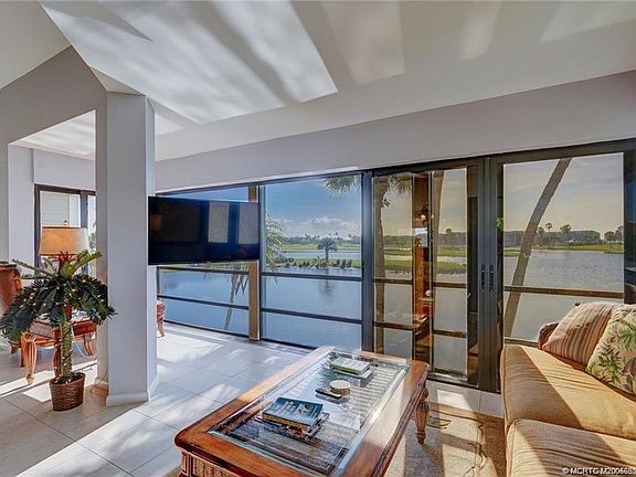 2nd image of 310 NE Golfview Cir