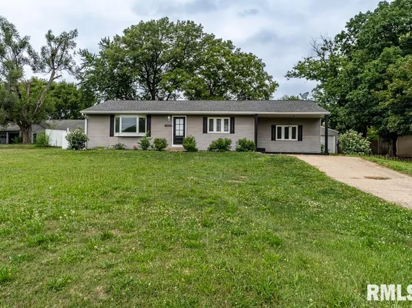 14023 N Edgewater Dr, Chillicothe, IL 61523