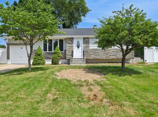 43 Walton St, Brentwood, NY