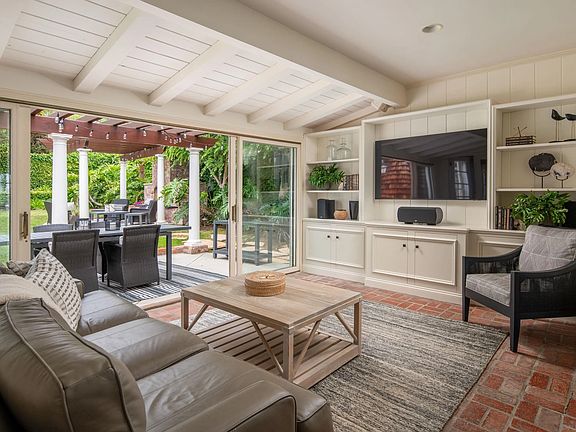 4th image of 5839 Camino De La Costa
